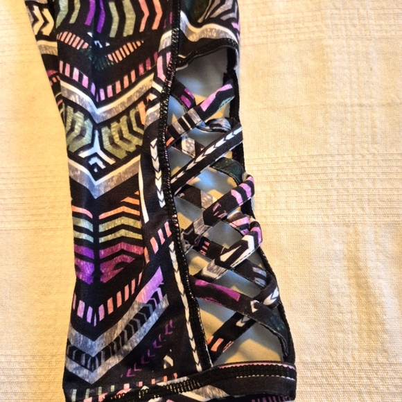 Gaiam women's size Large cropped lattice bottom leg multi color leggings, EUC - Picture 2 of 7